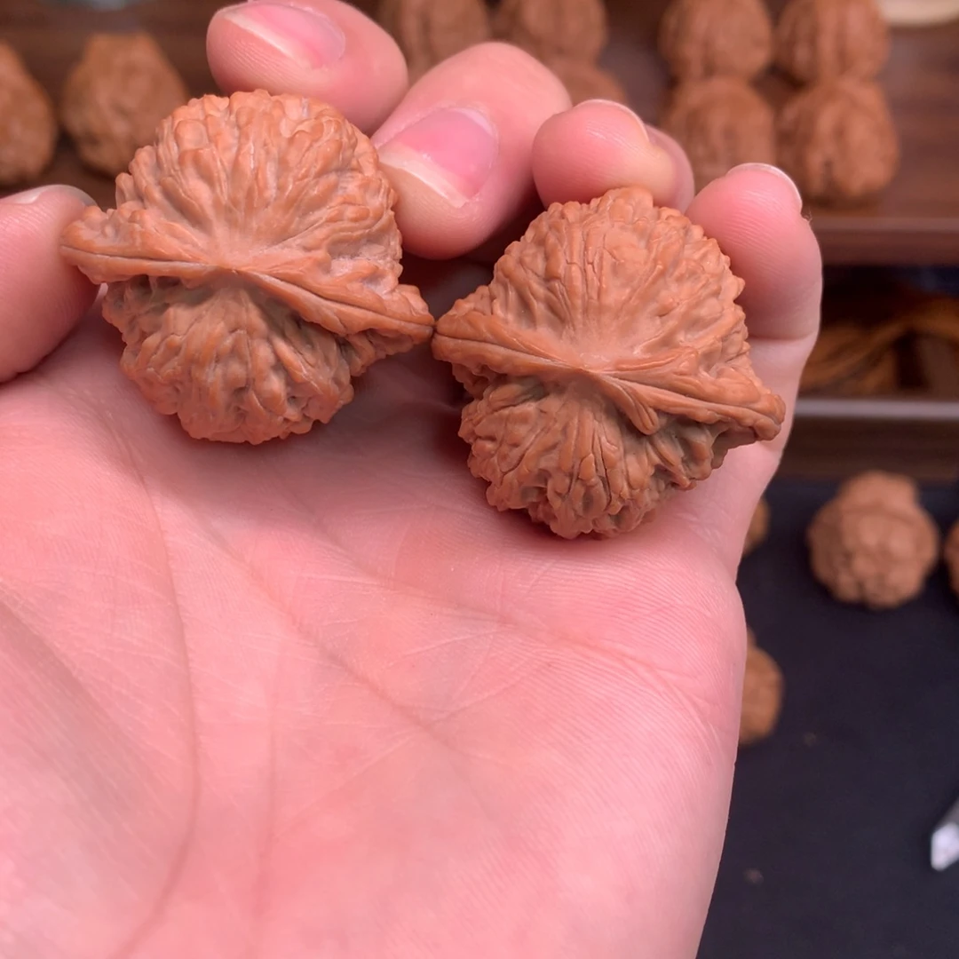 文玩核桃把件38红豆