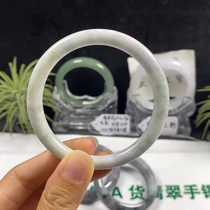 未镶嵌手镯翡翠66号。56.1圈