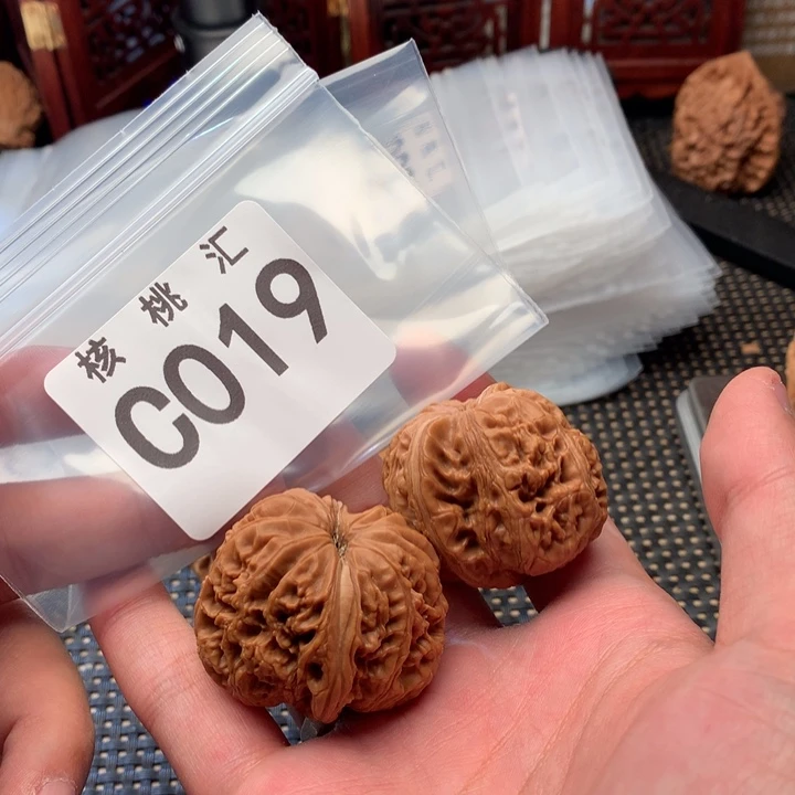 文玩核桃吊坠元宝