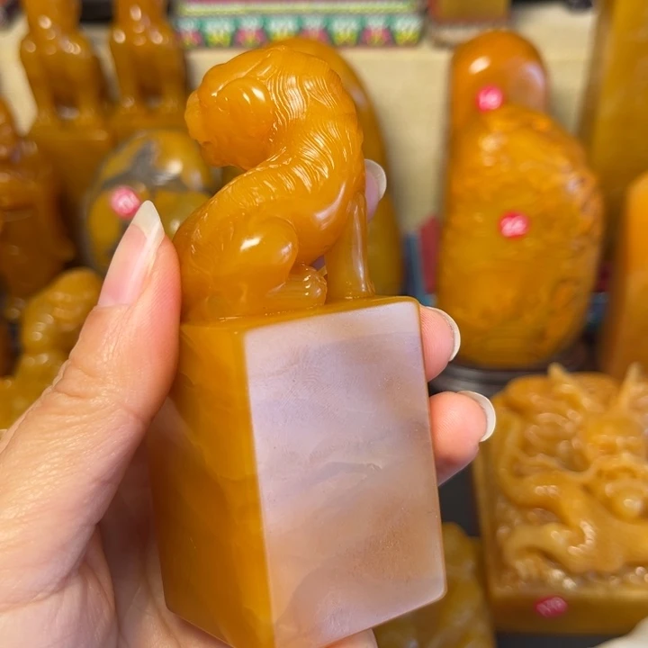 寿山石印石坤*题材：工艺品