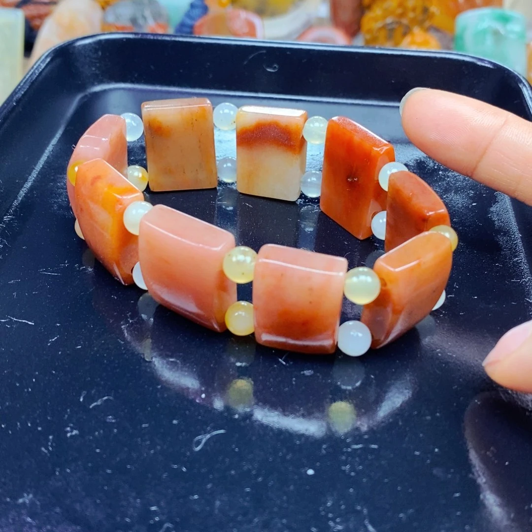 石英质玉（黄龙玉）未镶嵌颈饰