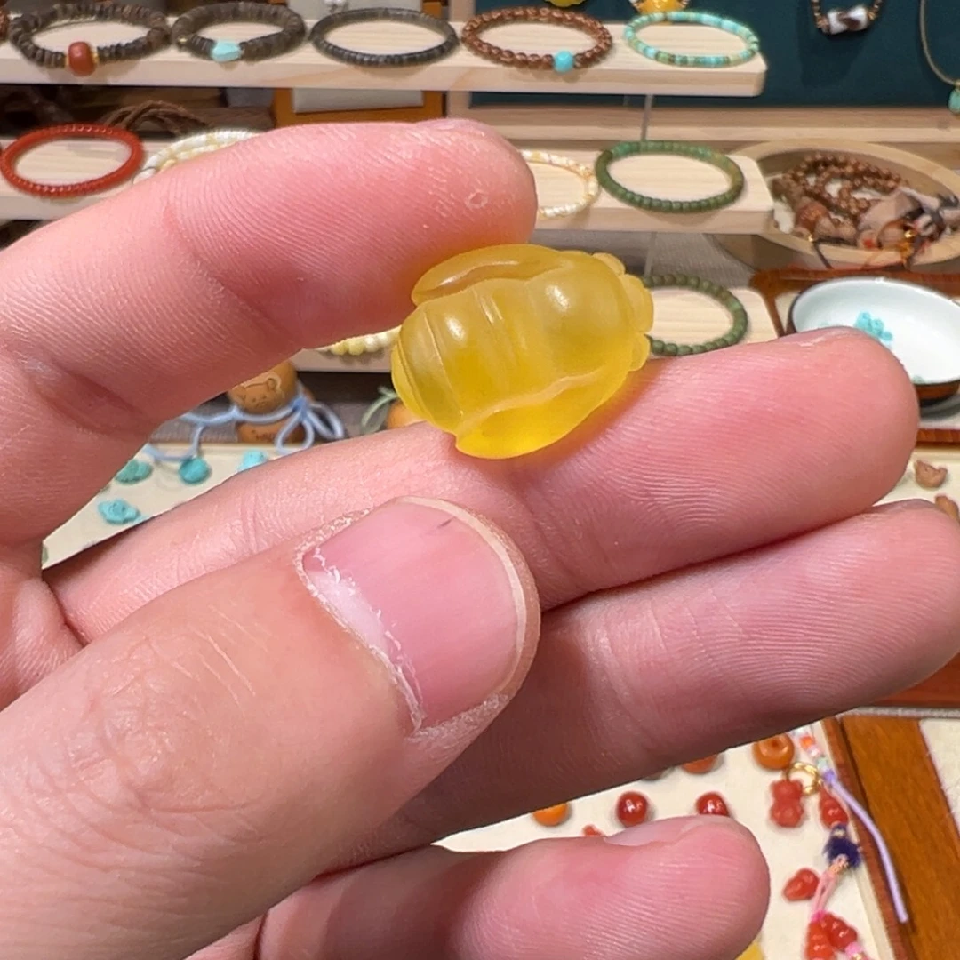 蜜蜡未镶嵌珠宝奇石蜜蜡雕刻小蜜蜂