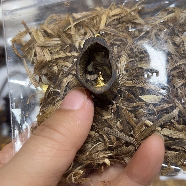 沉香碎屑沉香奇楠沉香漏空款