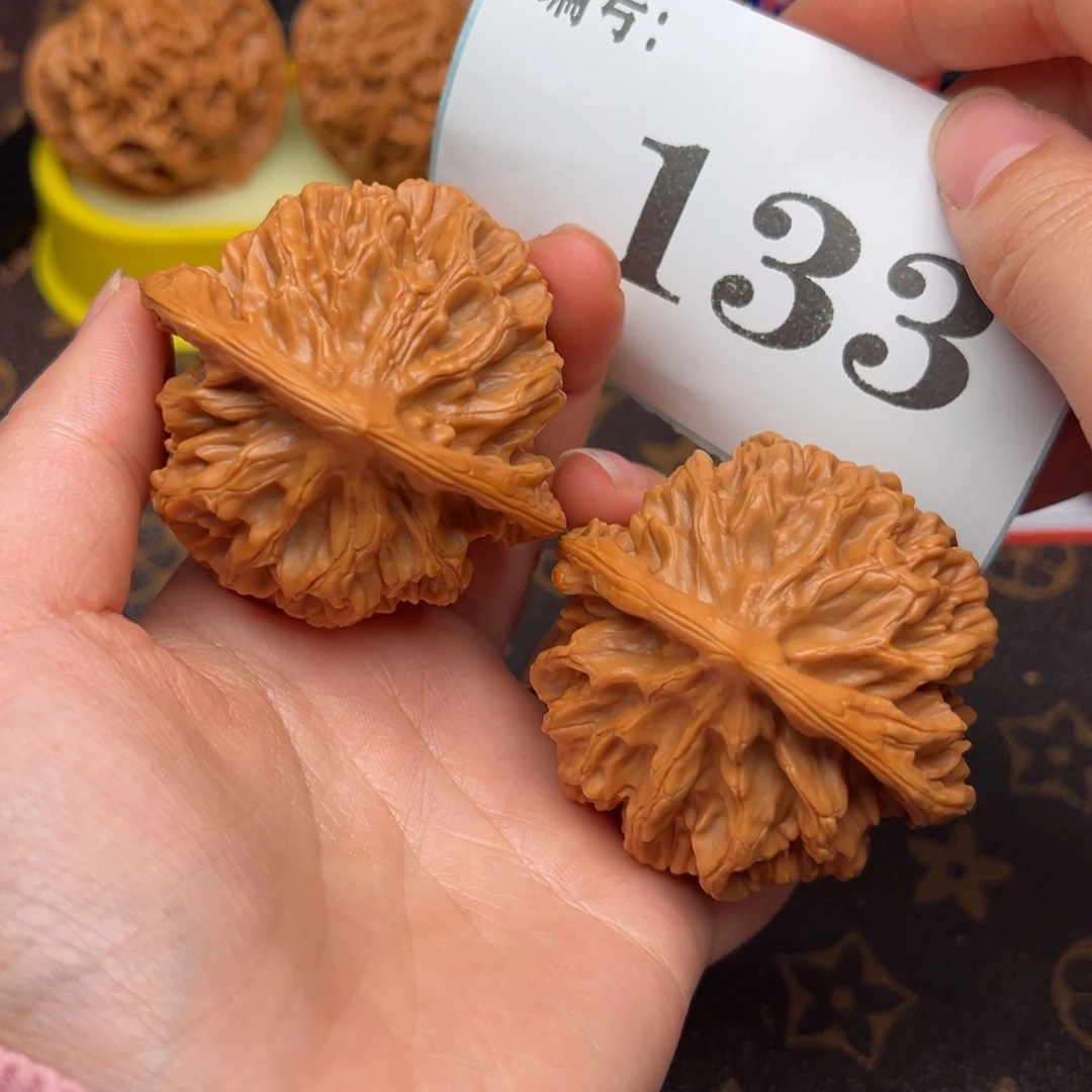 文玩核桃把件5.3帝王狮子头133