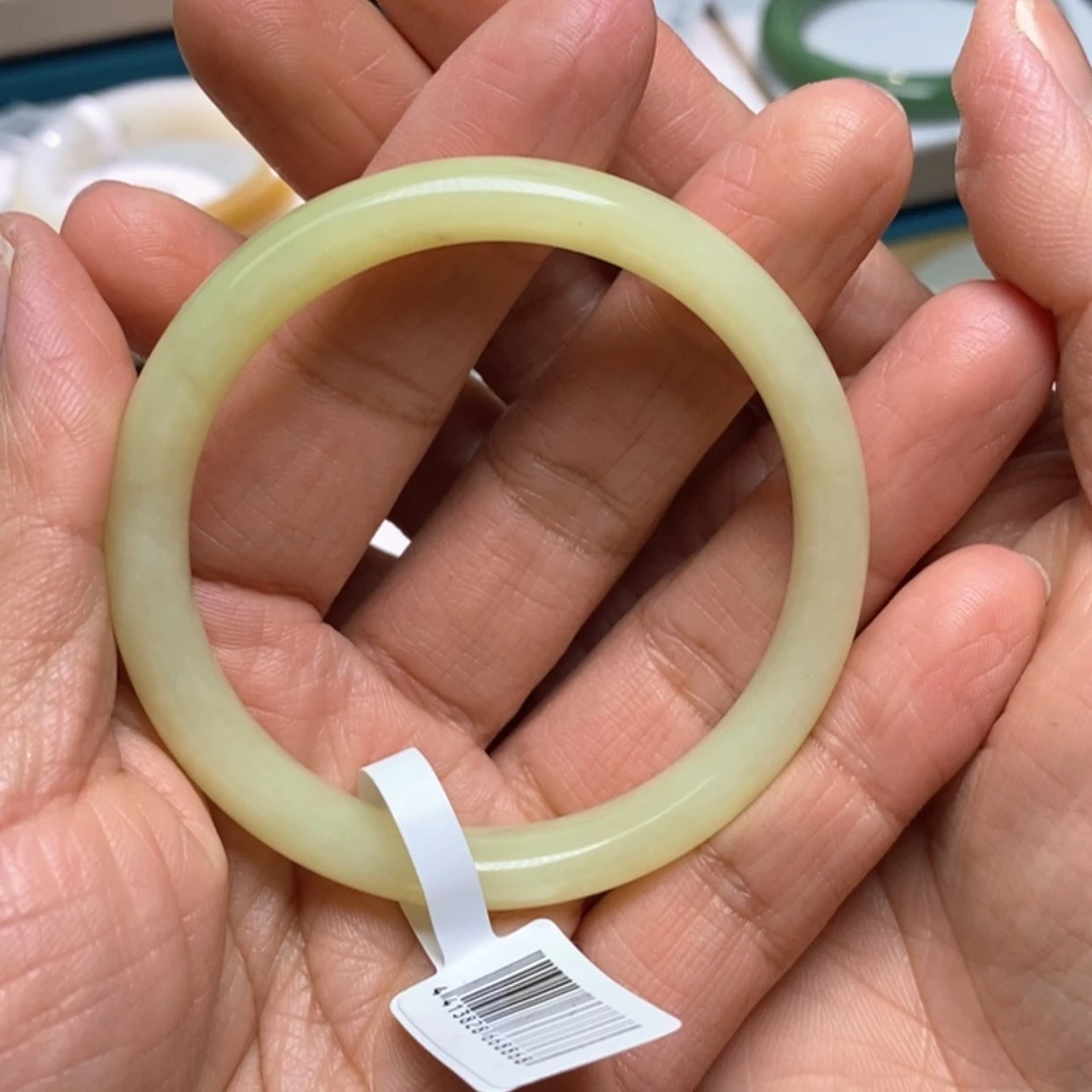 【闪购商品】和田玉手镯未镶嵌敏*