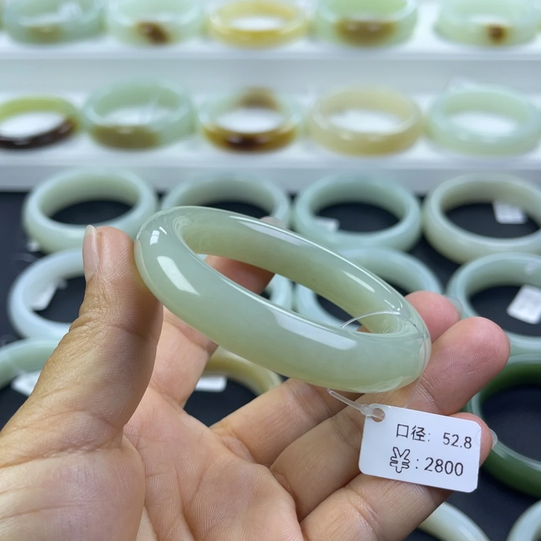 和田玉未镶嵌手镯