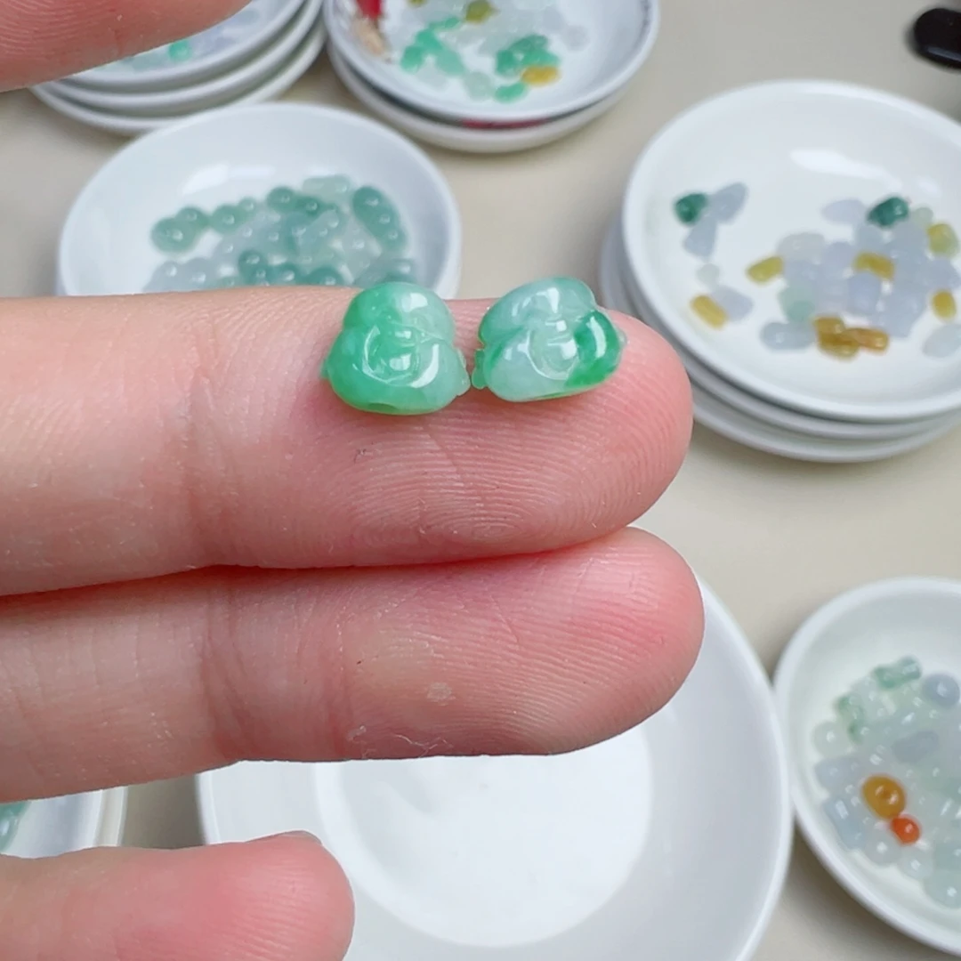 靖***靖翡翠散珠佛头两个