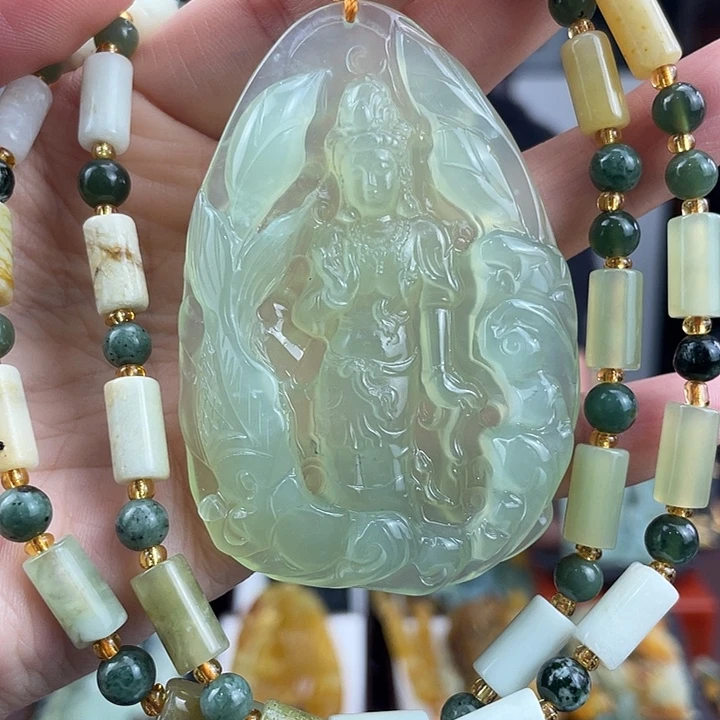 蛇纹石玉未镶嵌颈饰