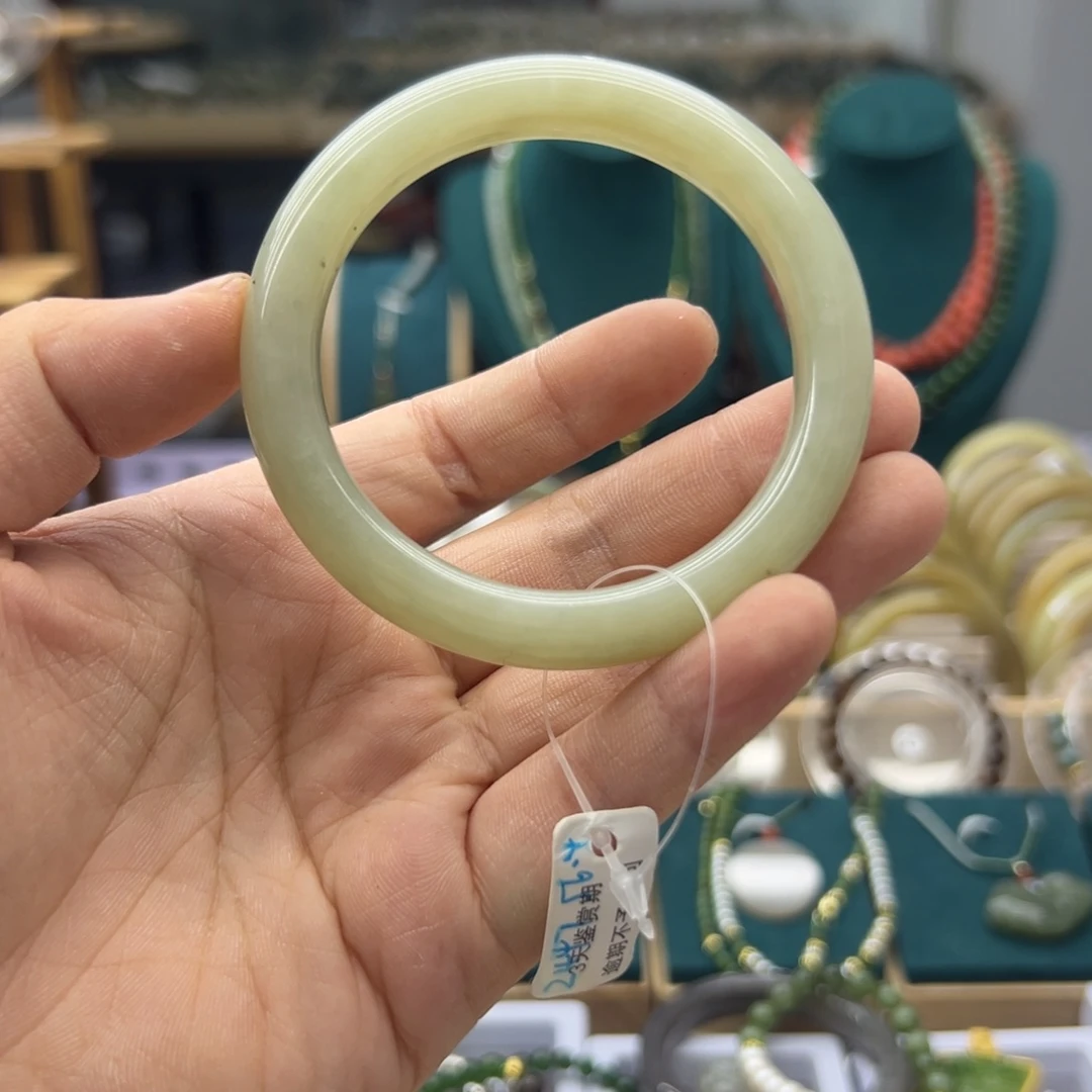 和田玉手镯未镶嵌56.7圈围2547