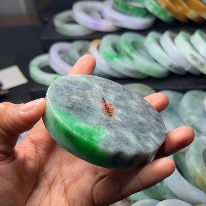 定制翡翠未镶嵌手镯