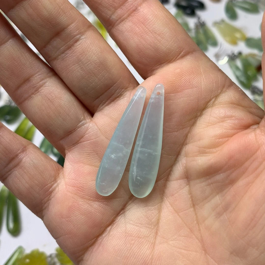 等***)未镶嵌蛇纹石玉耳环