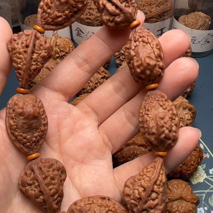 文玩核桃吊坠1.9左右麒麟角手串