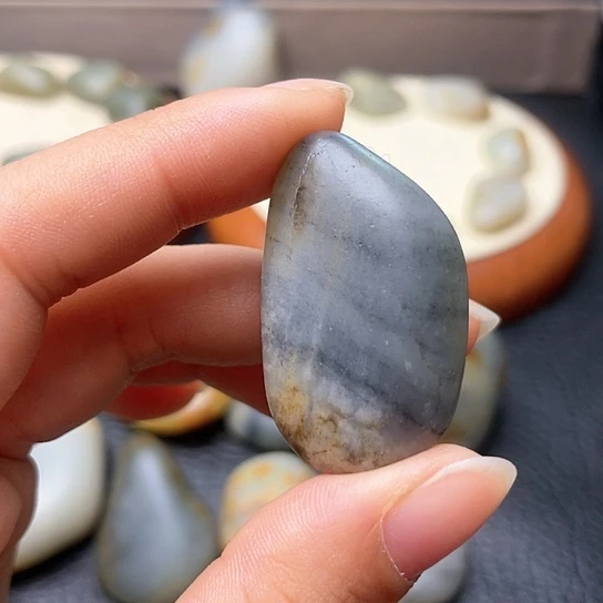 和田玉颈饰未镶嵌9