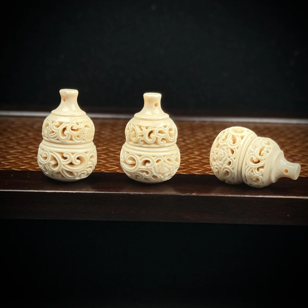 A072天然猛犸牙镂空葫芦18*28mm随机一个