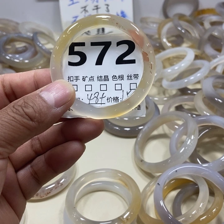 玛瑙/玉髓手镯未镶嵌