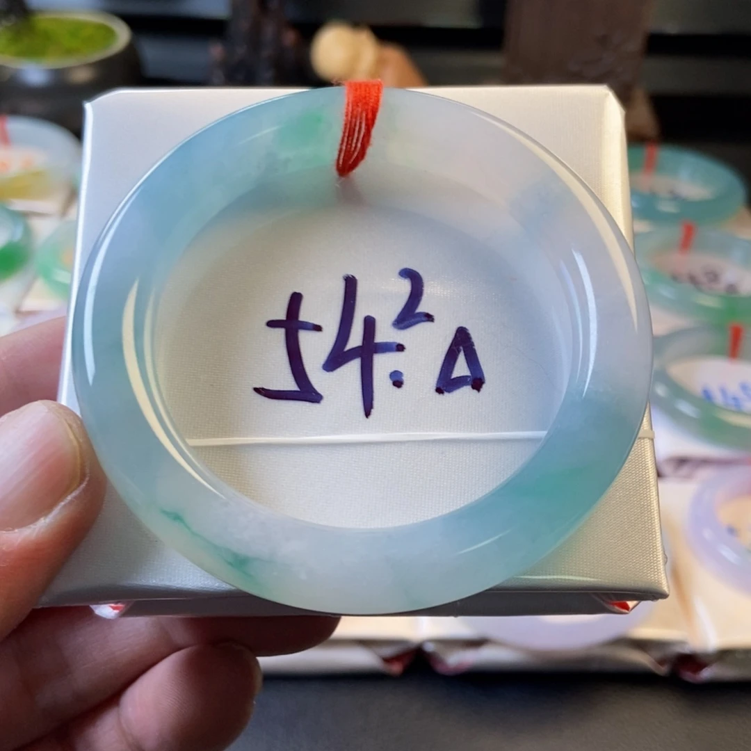 翡翠未镶嵌手镯17、幻彩圆条