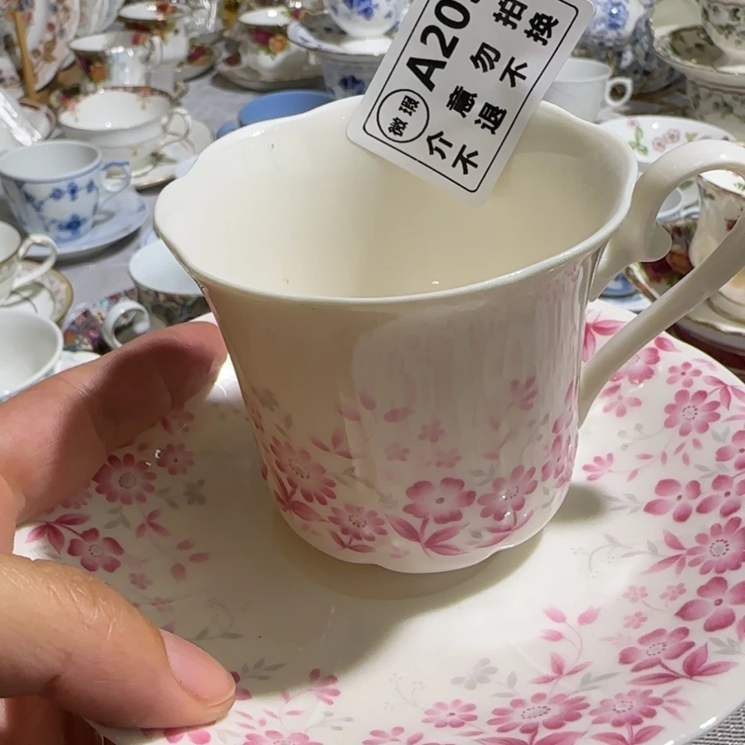 咖啡杯里的咖啡是亲亲亲