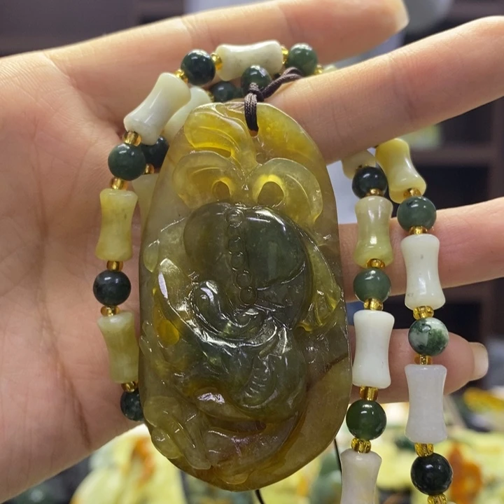 蛇纹石玉未镶嵌颈饰