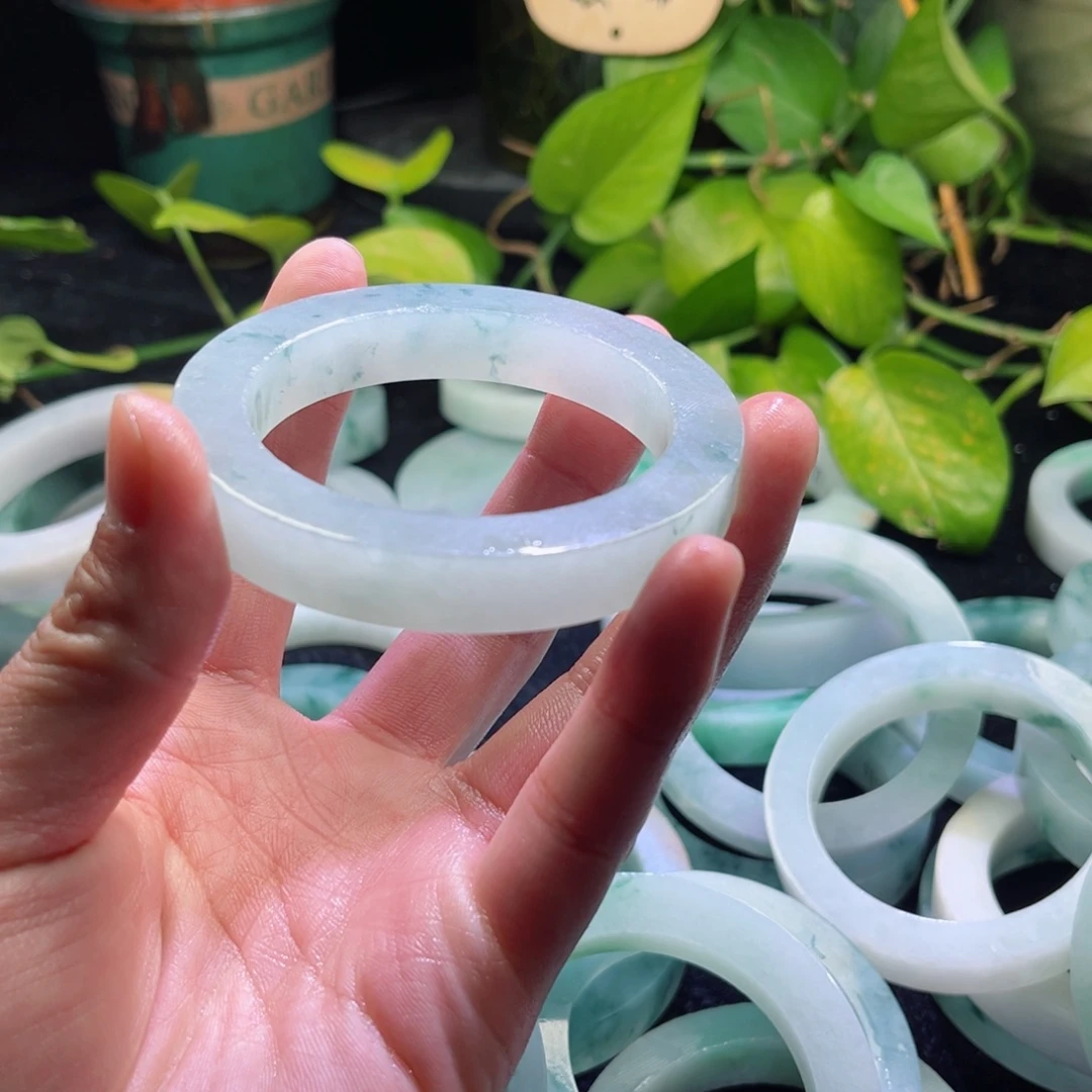 定制翡翠未镶嵌翡翠手镯