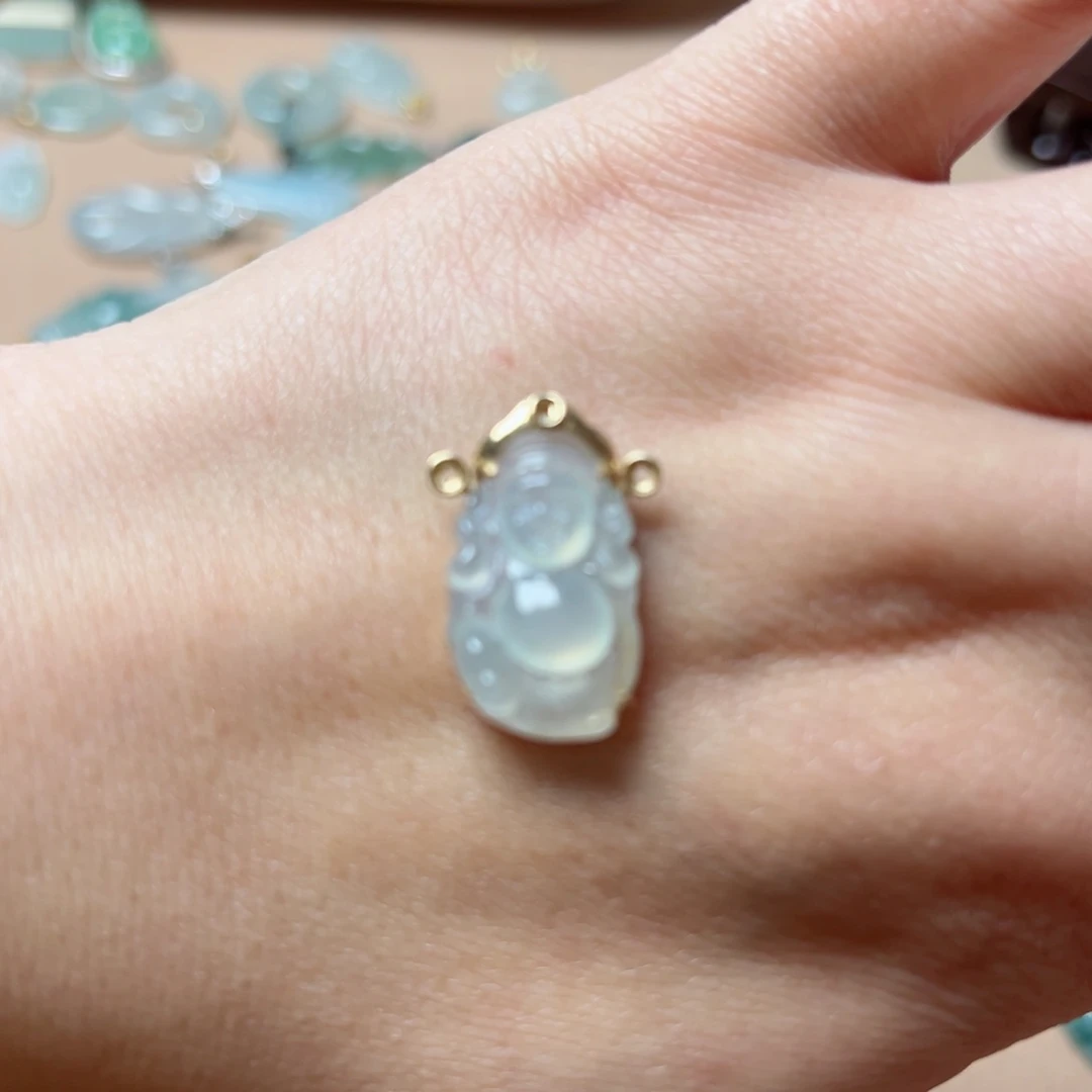 翡翠颈饰18K金镶嵌叶子