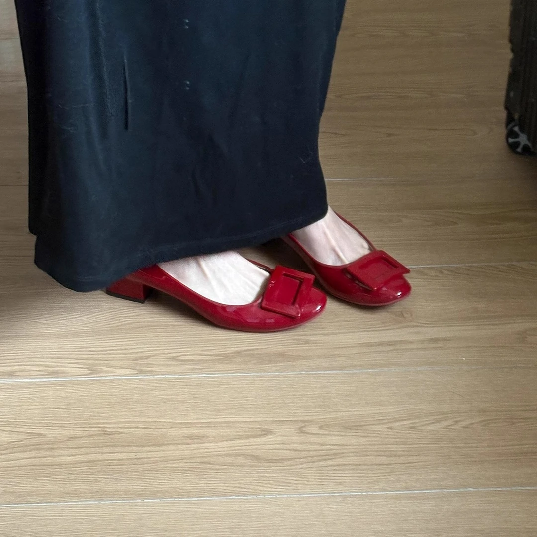 游今希~法式温柔漆皮单鞋粗跟圆头浅口晚晚鞋方扣通勤一脚蹬女鞋