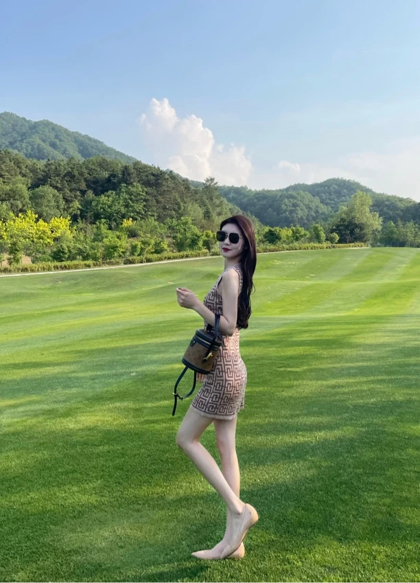 设计感老钱风背心连衣裙夏季薄款显瘦时尚修身性感气质紧身辣妹