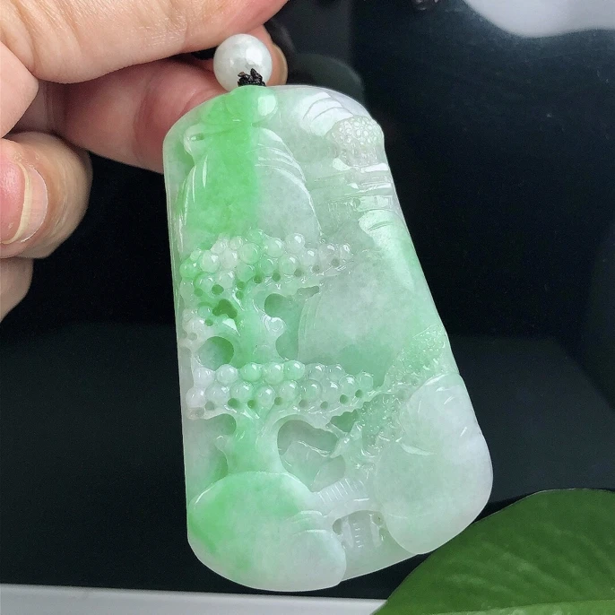 缅甸天然翡翠A货，冰润飘正阳绿大块装山水牌吊坠纹裂官方正品玉坠