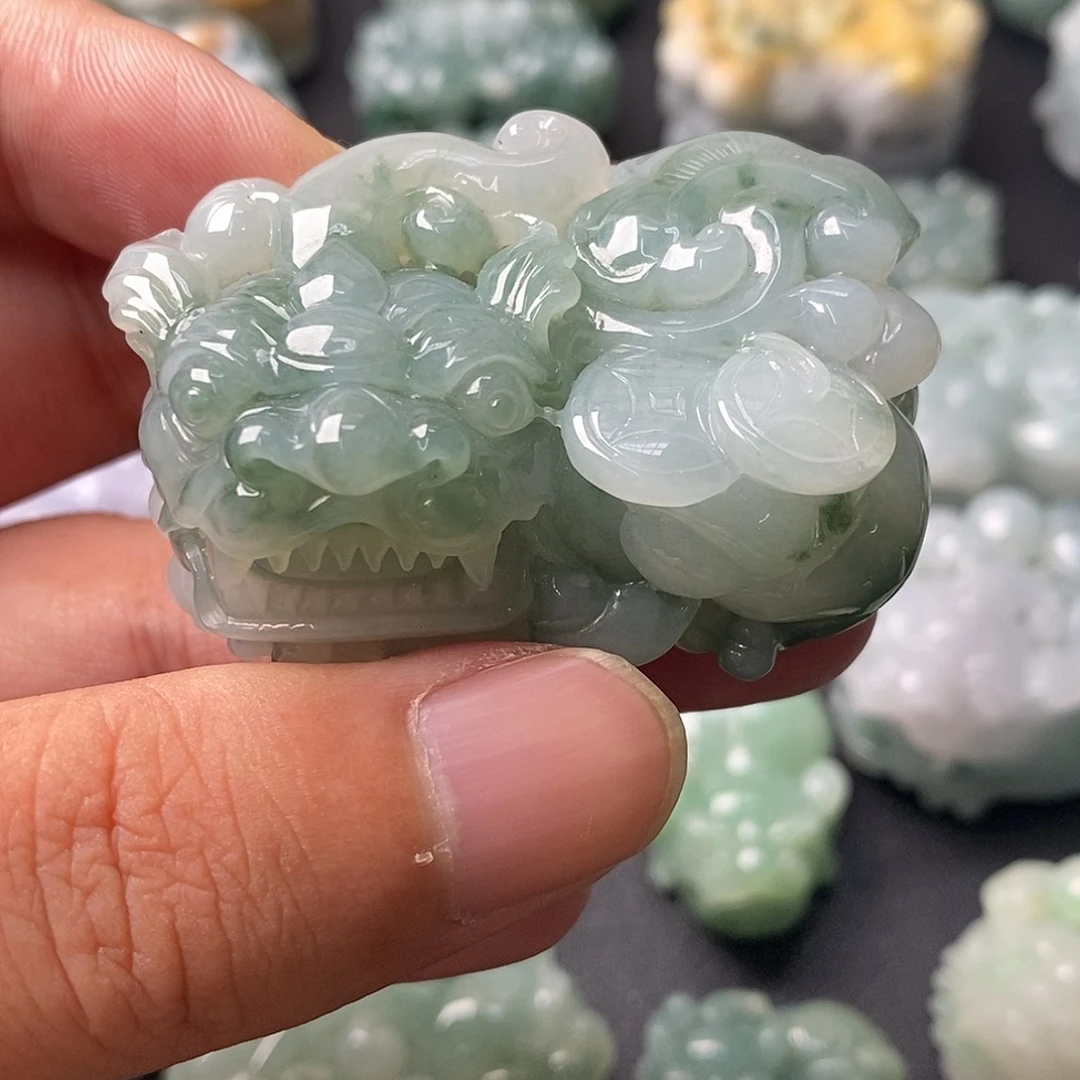翡翠未镶嵌颈饰貔貅