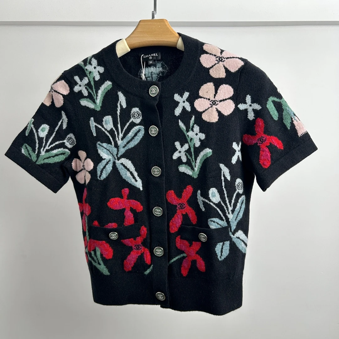 99新 Chanel/香奈儿 花朵刺绣羊绒开衫 34码 GM002395