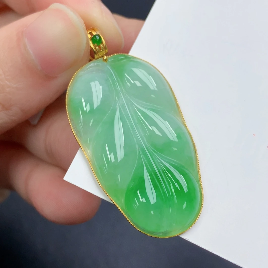 颈饰18K金镶嵌翡翠