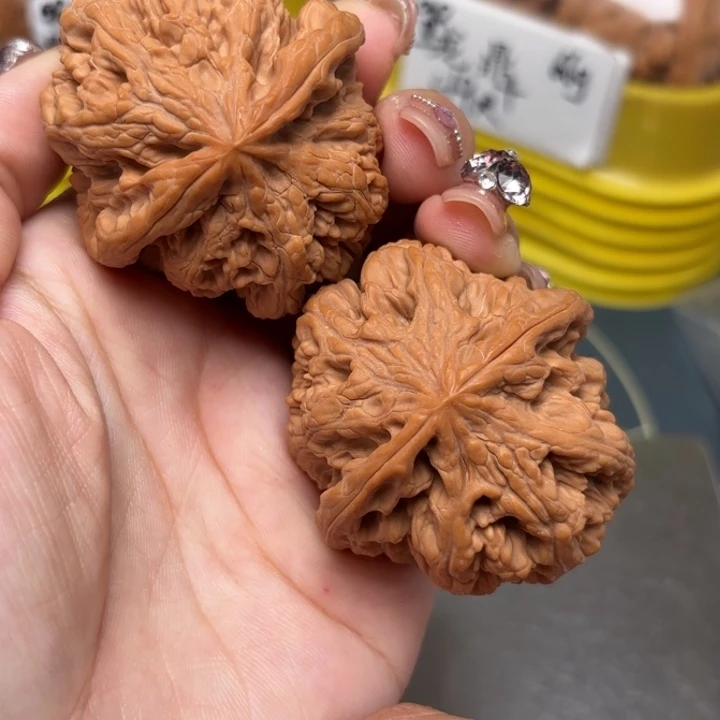 文玩核桃吊坠46-32685-02