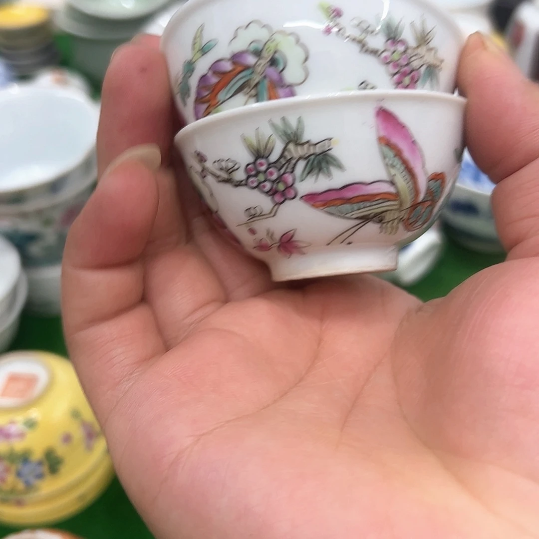 _****罐蝴蝶粉彩小杯子一对