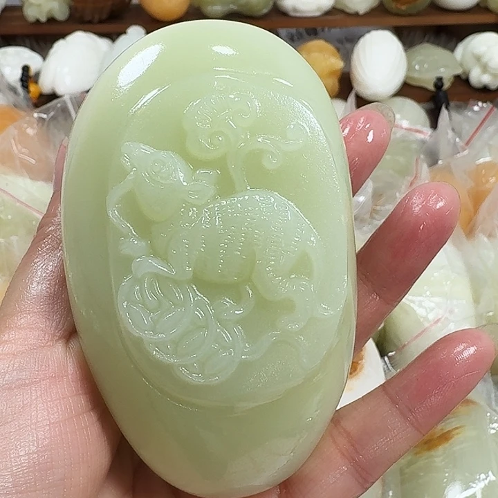 峡***情砖雕石头手把件不退不换