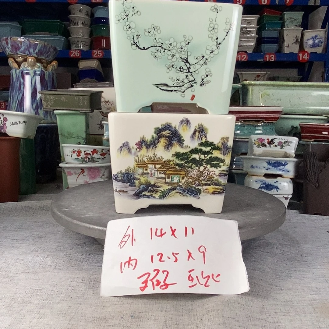 两只四方瑕疵花盆