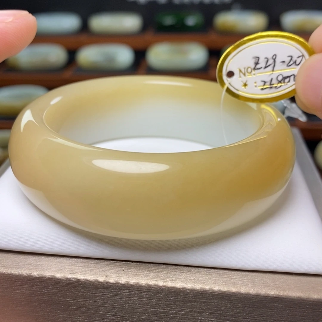 和田玉（糖玉）未镶嵌手镯