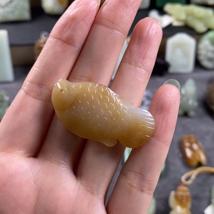 追***福和田玉未镶嵌颈饰