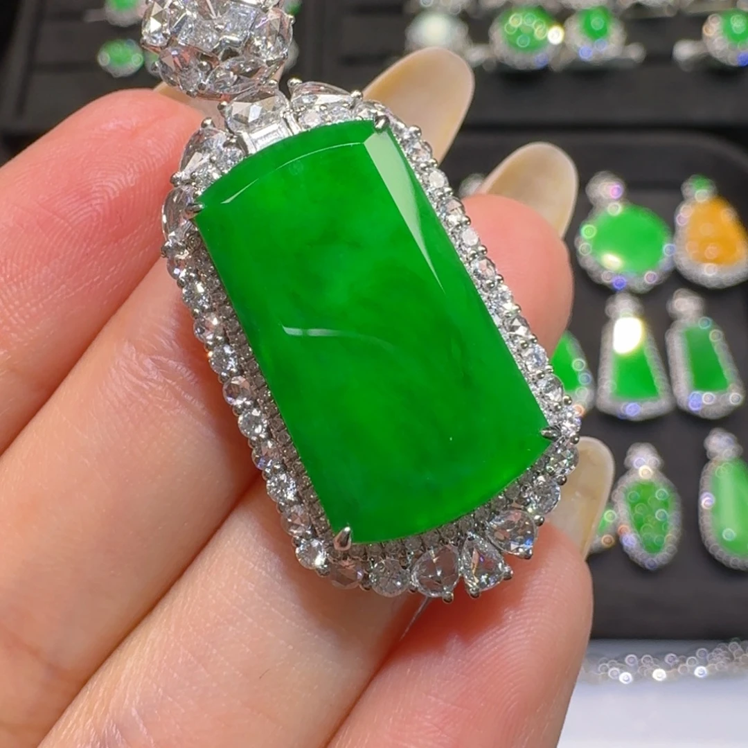 翡翠18K金镶嵌颈饰收到货48小时鉴赏期