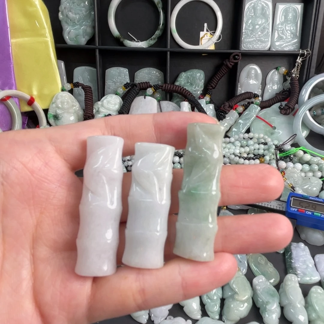 翡翠未镶嵌吊坠(不含链)微瑕