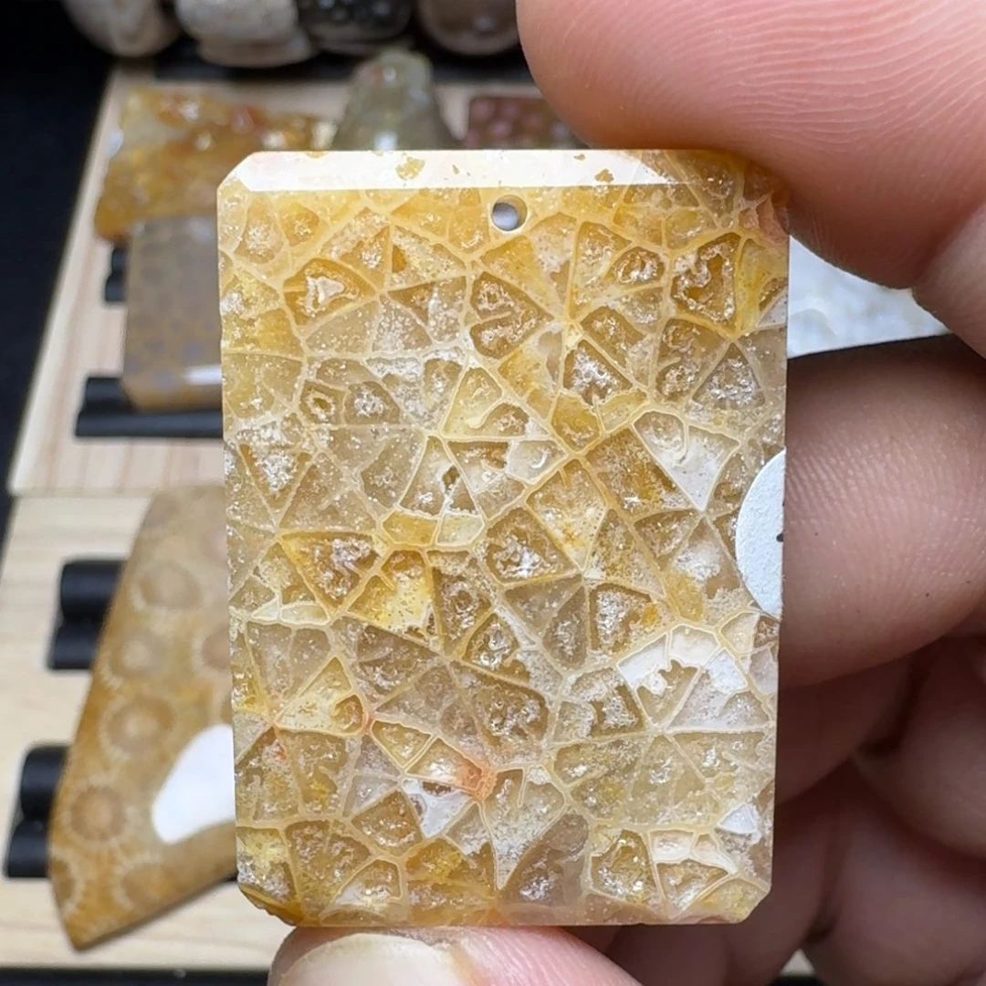 未镶嵌纯天然色有机玉石保真色硅化玉