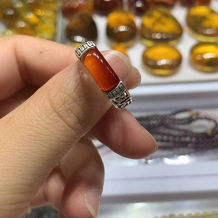 琥珀银S925镶嵌戒指血珀马鞍戒