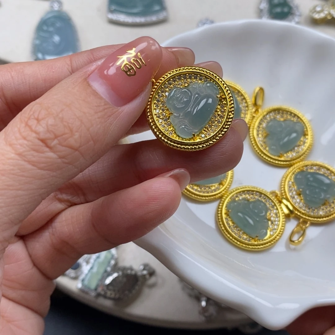 翡翠颈饰未镶嵌翡翠