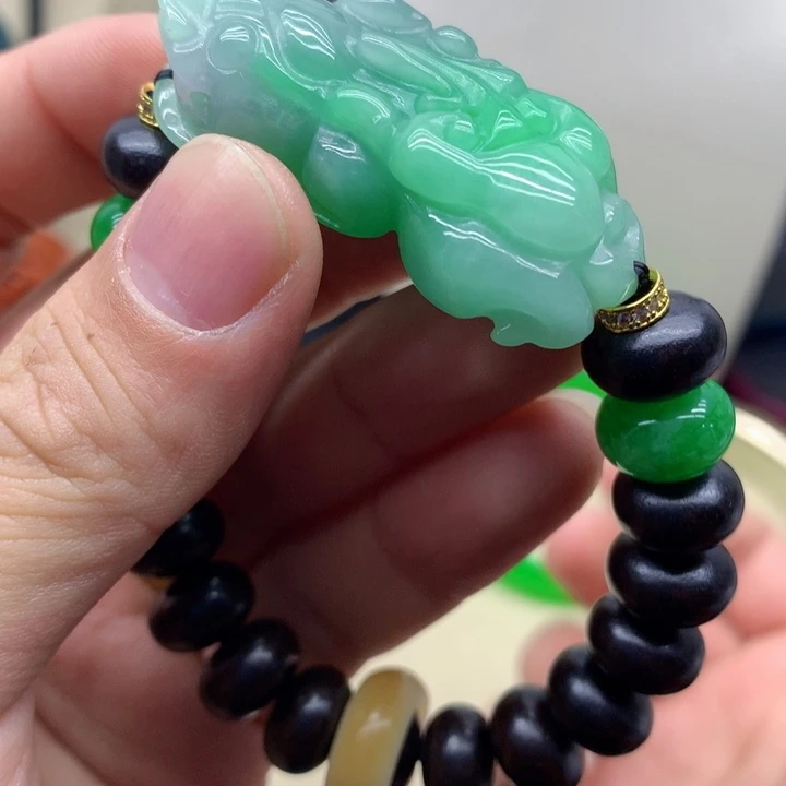 翡翠颈饰未镶嵌吊坠规格