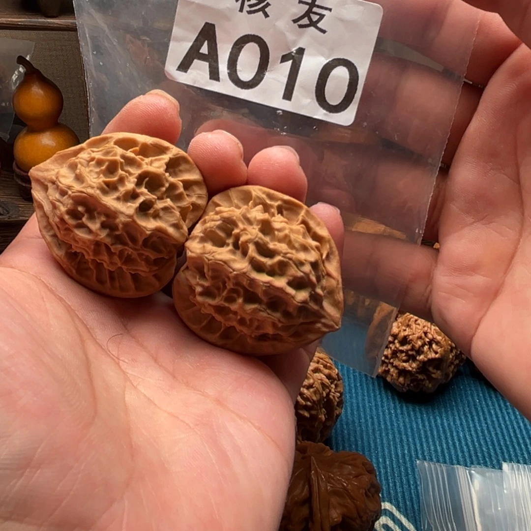文玩核桃吊坠龙鳞