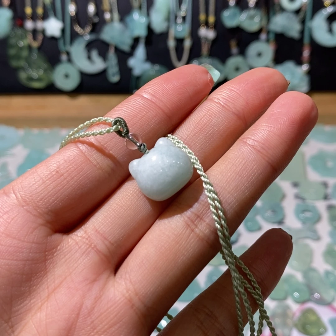 蛇纹石玉未镶嵌颈饰