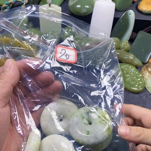 未镶嵌蛇纹石玉手链