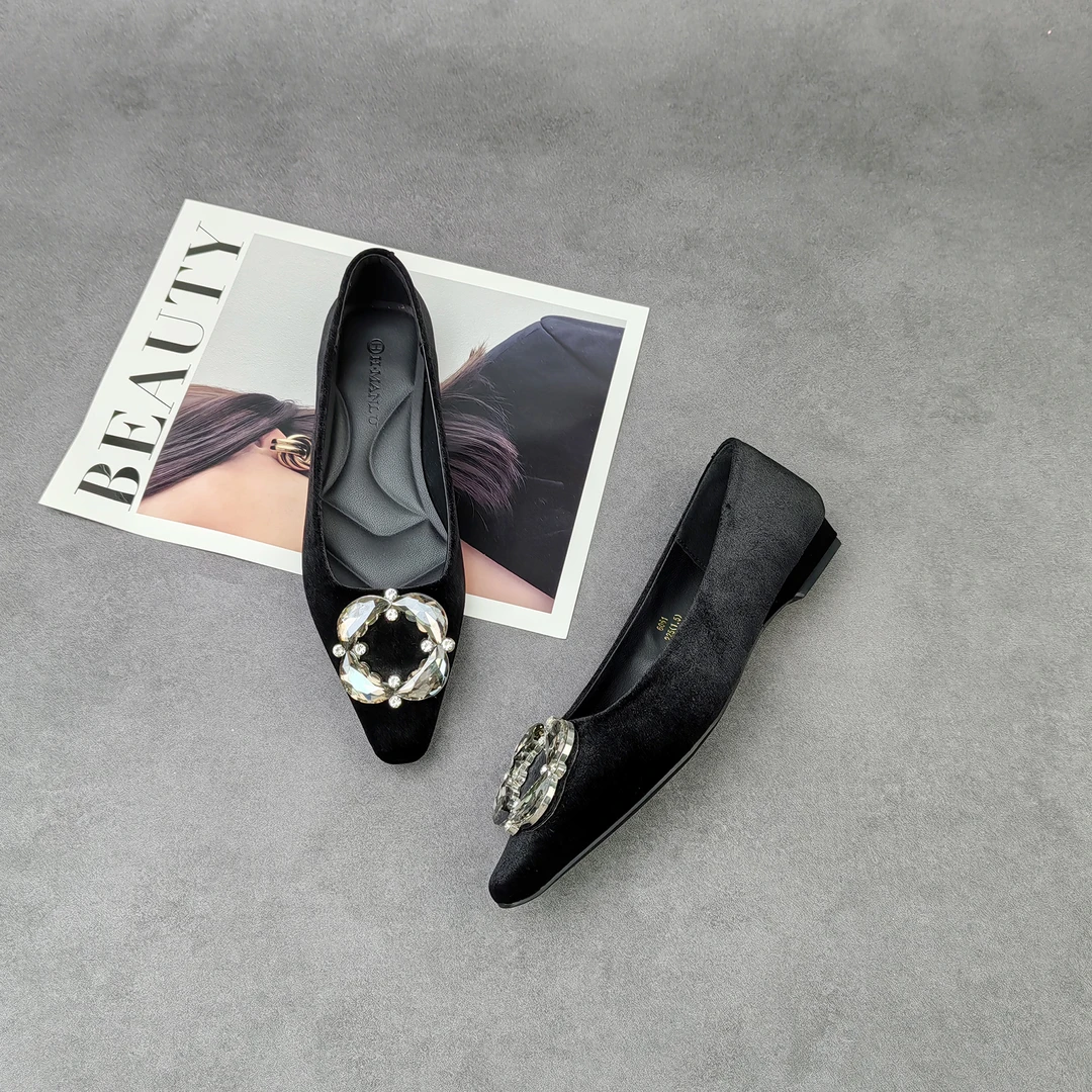 2025年春季新款法式小众尖头水钻平底时尚百搭浅口黑色女单鞋6061