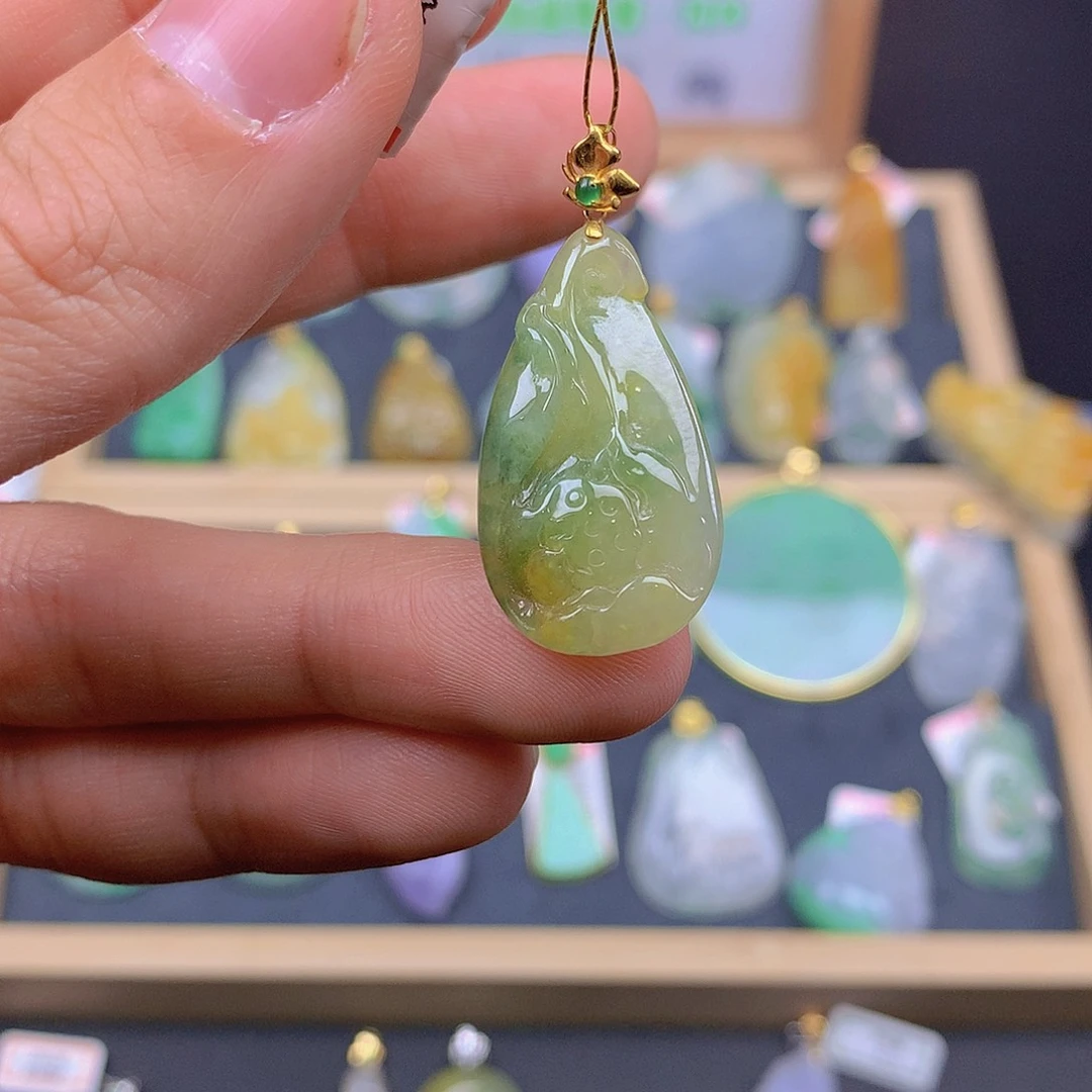 翡翠颈饰18K金镶嵌翡翠