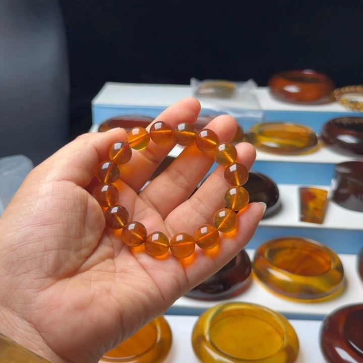 悠***悠琥珀未镶嵌手镯金棕手串