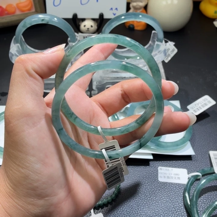 ⊱***⊰翡翠未镶嵌手镯冰飘花