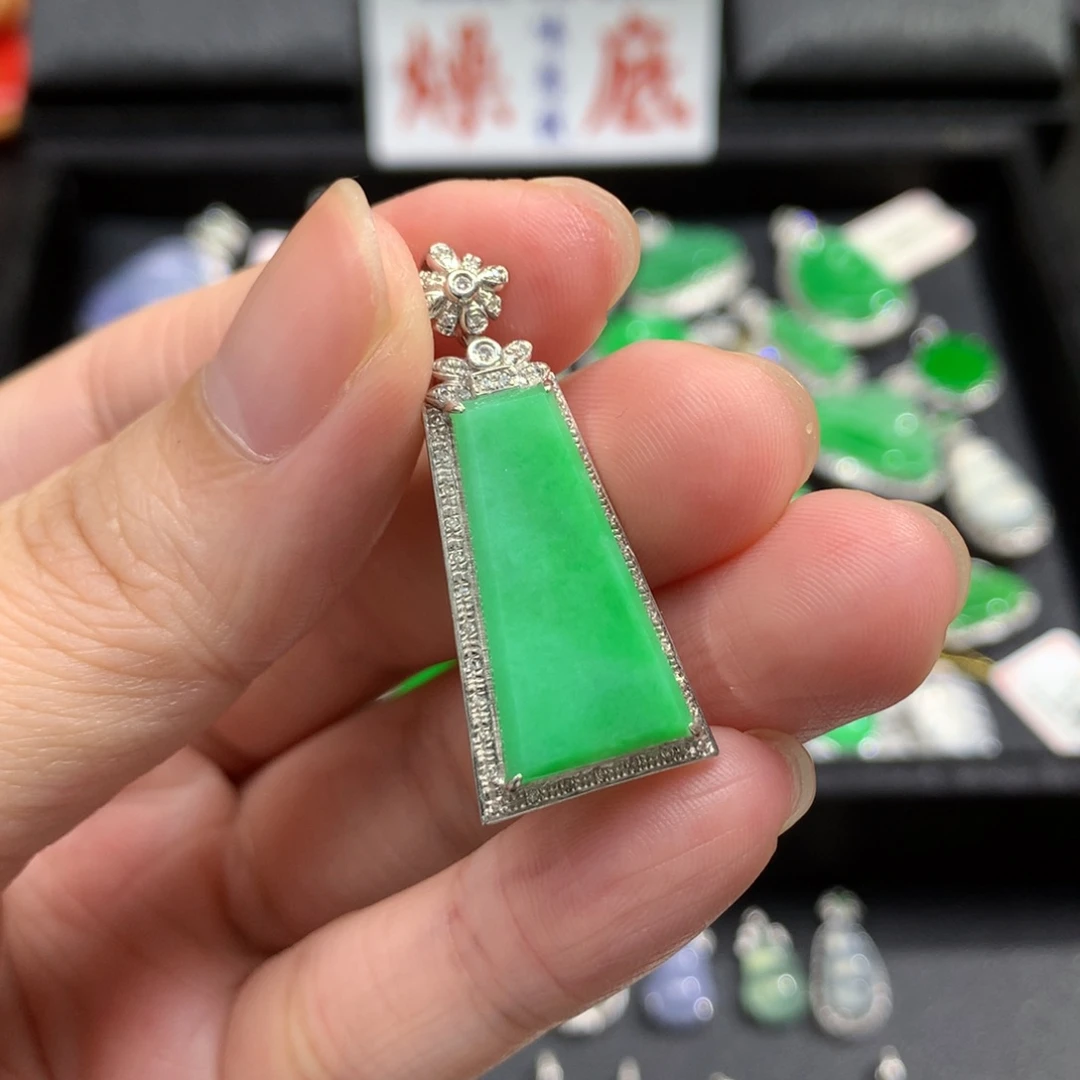 吊坠(不含链)18K金镶嵌翡翠